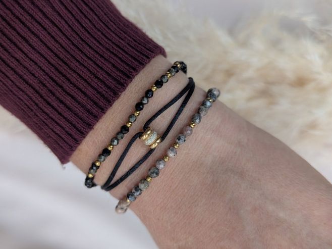 Set náramků z broušeného černého spinelu, pyritu a rodonitu s pozlacenými korálky ze šperkařské oceli (nemění barvu,...