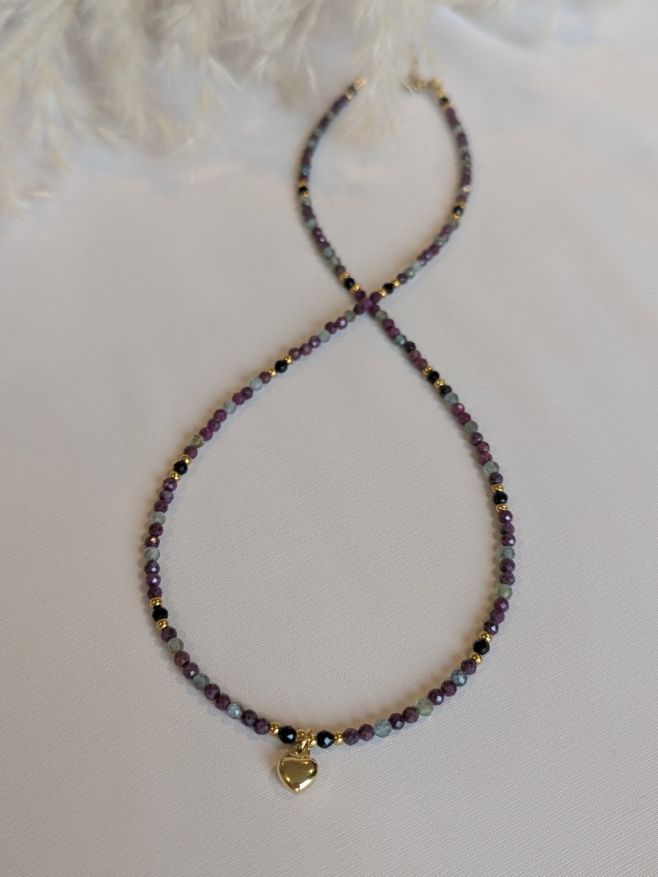 Na přání... Náhrdelník z broušeného rubínu, kyanitu a spinelu s doplňky z pozlacené šperkařské oceli. Pozlacení na oceli...