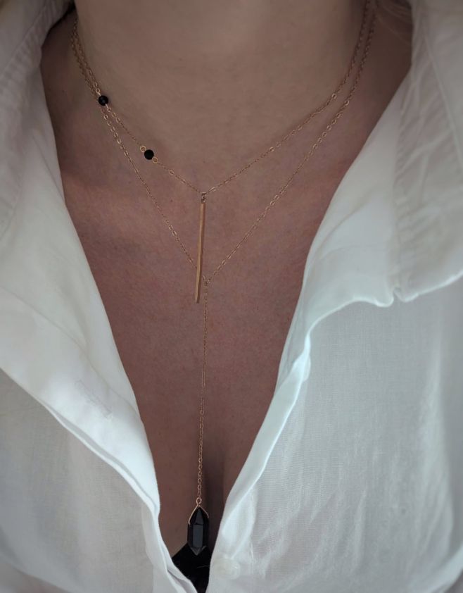 Řetízky z pozlacené šperkařské oceli růžovým zlatem s broušenými spinely a velkým černým obsidiánem na přání Po 440,-...