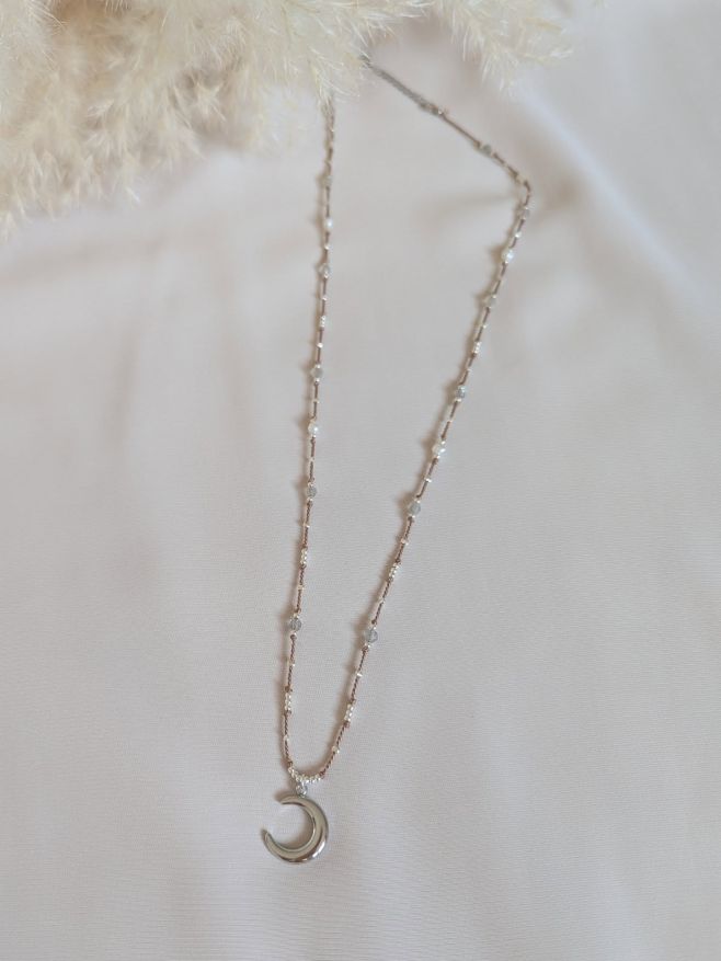 Provázkový náhrdelník z hedvabí s broušeným labradoritem, říčními perlami, korálky ze stříbra Ag 925/1000 a přívěskem z...